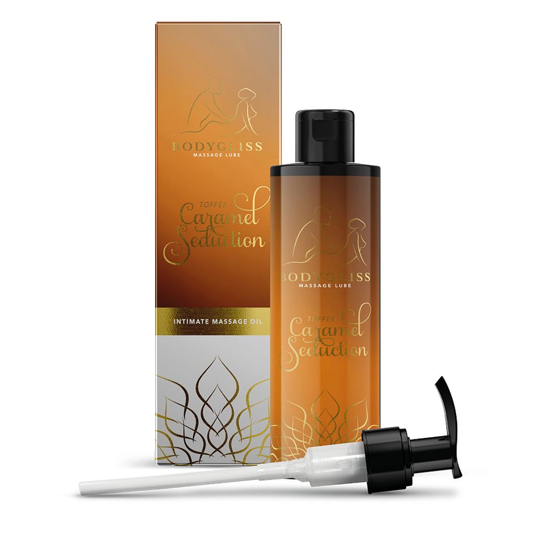 BODYGLISS MASSAGE OLIE EN GLIJMIDDEL IN 1 TOFFEE KARAMEL – Afbeelding 1 Geef elkaar een heerlijke massage met de producten uit de Massage Collection van BodyGliss. Deze massageolie kun je ook als glijmiddel gebruiken en is op siliconenbasis. De olie zit in een mooie flacon met handig pompsysteem en heeft een zijdezachte formule met huidverzorgende eigenschappen waaronder vitamine E. BodyGliss gebruikt de hoogwaardige pure variant dimethicone silicone olie in een hoog percentage wat een perfect glijdend vermogen geeft. De intense verschillende geuren geven de oliën ieder hun eigen unieke karakter en zorgen voor een ontspannend of opwekkend gevoel. De olie is veilig voor latex condooms.