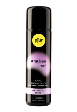 Deze Analyse Me Relaxing glijmiddel op siliconenbasis van Pjur is speciaal ontwikkeld voor anaal gebruik. De toegevoegde natuurlijke jojoba zorgt voor een ontspannende werking op de zenuwuiteinden rondom de anus. Het glijmiddel voedt de huid en heeft een extra lang glad effect. Je kunt het glijmiddel veilig gebruiken in combinatie met latex condooms. Gebruik voor je siliconen toys een glijmiddel op waterbasis.