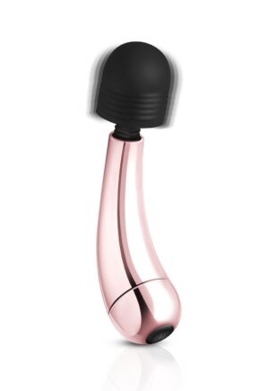 Een wand vibrator kan al snel te groot of te zwaar zijn in gebruik. Dan is deze Rosy Gold Mini Curve Massager een uitkomst voor jou. Deze compacte vibrator geeft jou dezelfde stimulatie als een grote wand vibrator. De heerlijke flexibele zachte kop